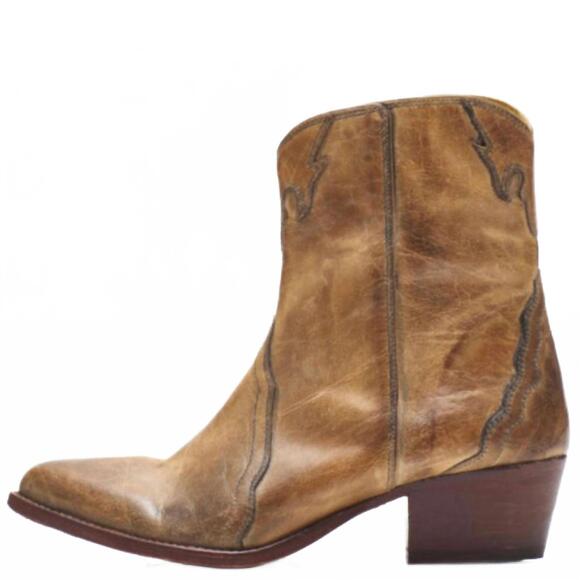 FREE PEOPLE Shoes - NEW FREE PEOPLE women's new frontier western boot in distressed tan